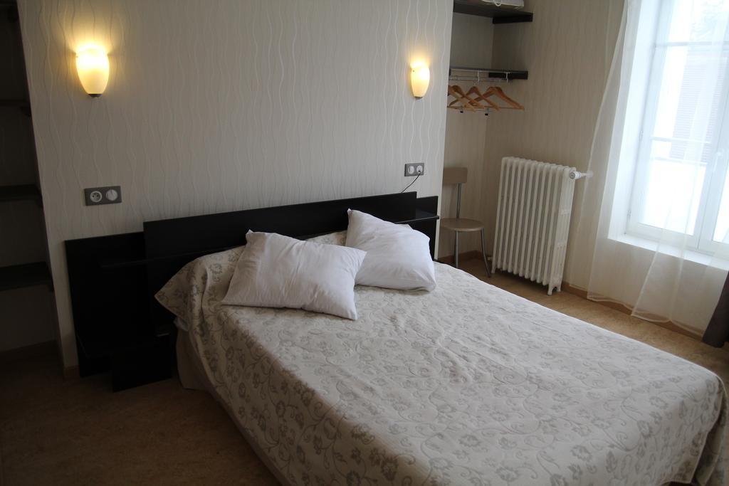 Hotel La Madeleine Saint-Benoît-sur-Loire Habitación foto