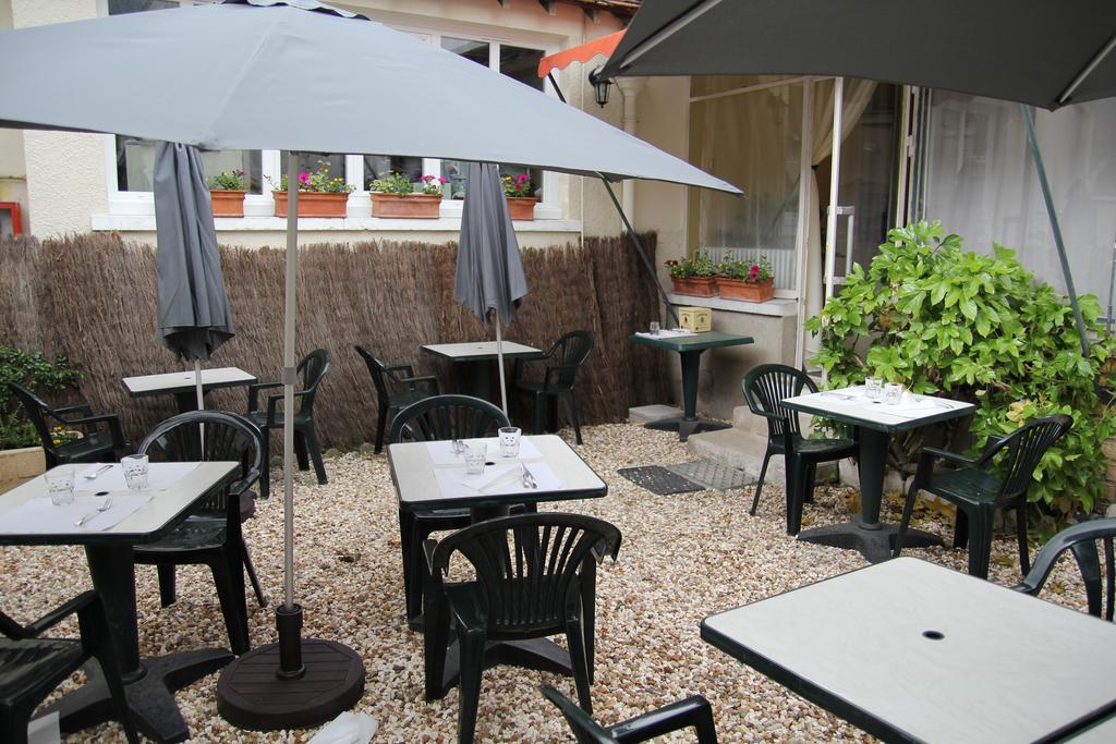 Hotel La Madeleine Saint-Benoît-sur-Loire Exterior foto